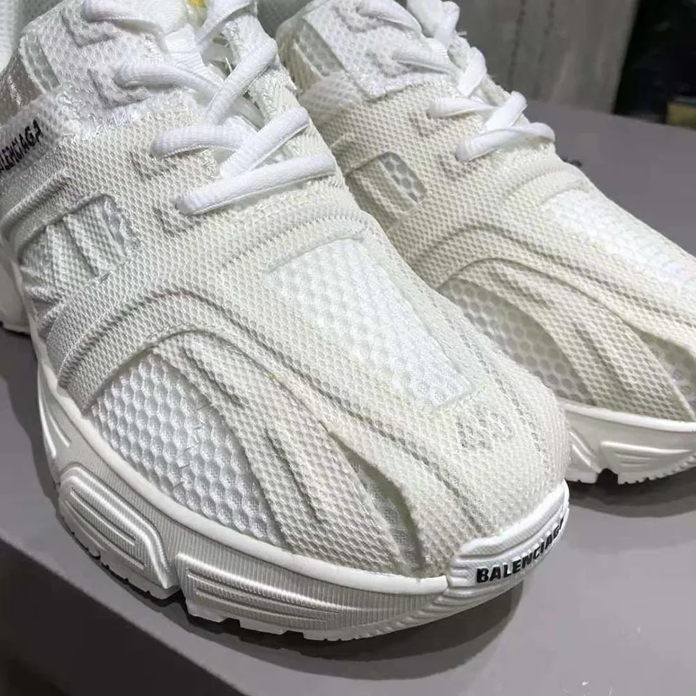 Balenciaga Phantom Sneaker in White Monocolor Fabric and Mesh for Unisex Balenciaga Phantom Sneaker in White Monocolor Fabric and Mesh for Unisex