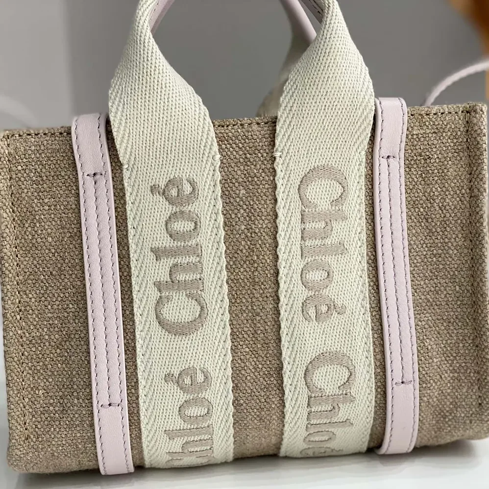 Chloe Mini Woody Tote Bag in Linen & Leather for Women in Pink