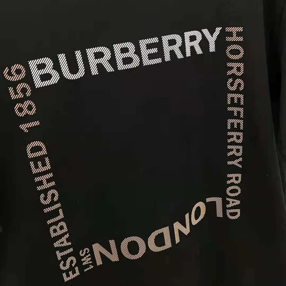 Burberry Horseferry Square Print Cotton T-shirt for Women in Black Burberry Horseferry Square Print Cotton T-shirt for Women in Black