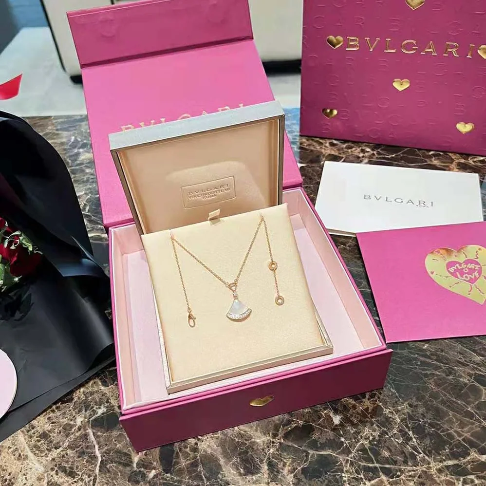 Bvlgari DIVAS' DREAM Necklace in 18 KT Rose Gold with Pendant Set for Women in White