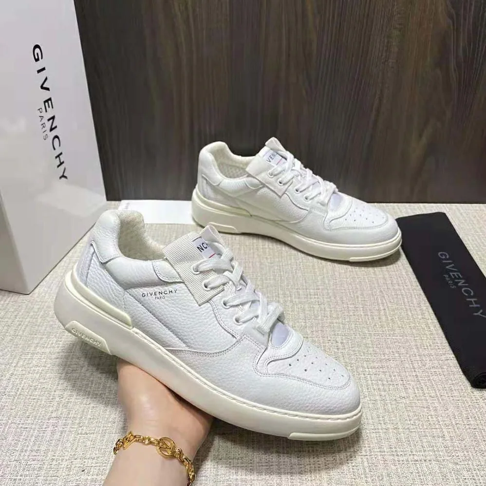 Givenchy Wing Low Sneakers in Leather for Men in White Givenchy Wing Low Sneakers in Leather for Men in White