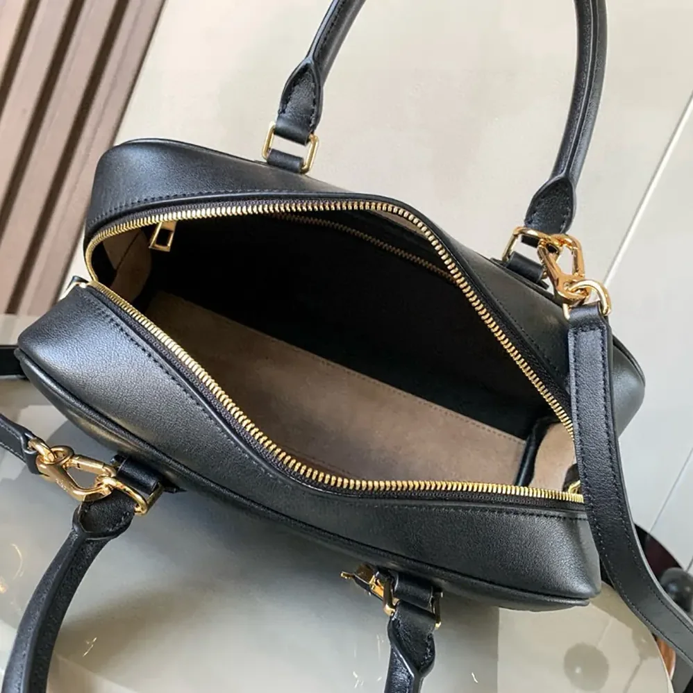 Loewe Amazona 23 Bag in Nappa Calfskin for Unisex in Black Loewe Amazona 23 Bag in Nappa Calfskin for Unisex in Black