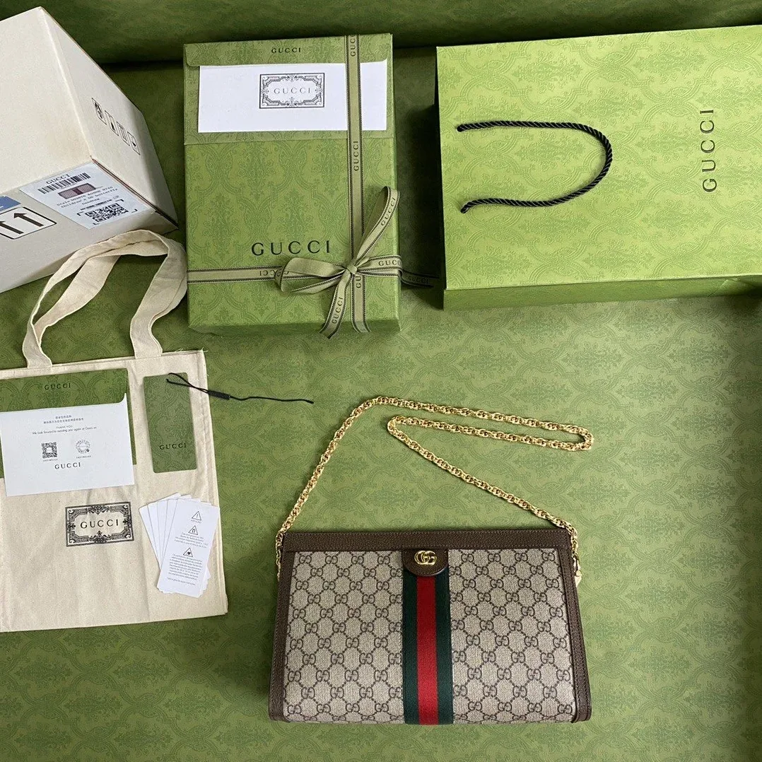 Gucci Ophidia Medium Shoulder Bag / Beige Ebony GG Supreme Canvas Gold Hardware Gucci Ophidia Medium Shoulder Bag / Beige Ebony GG Supreme Canvas Gold Hardware
