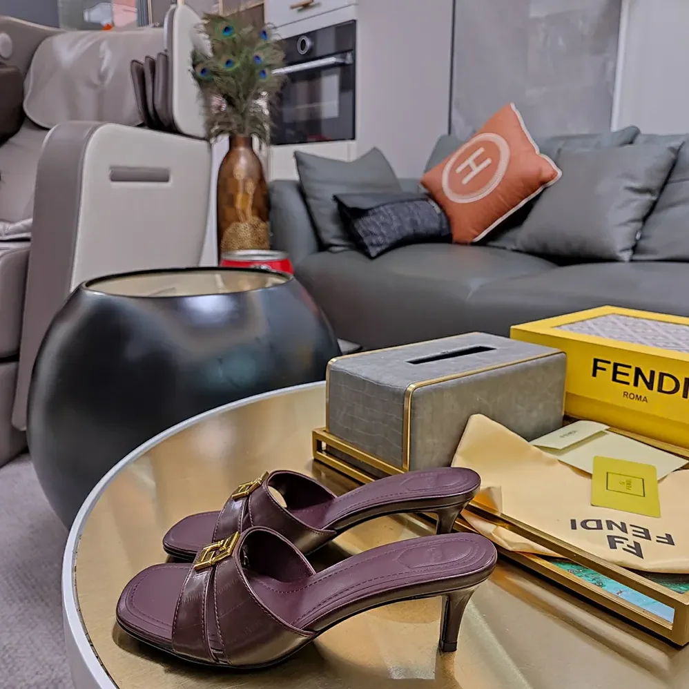 Fendi FFold Brown EEl Leather Medium for Women in heeled Sandals