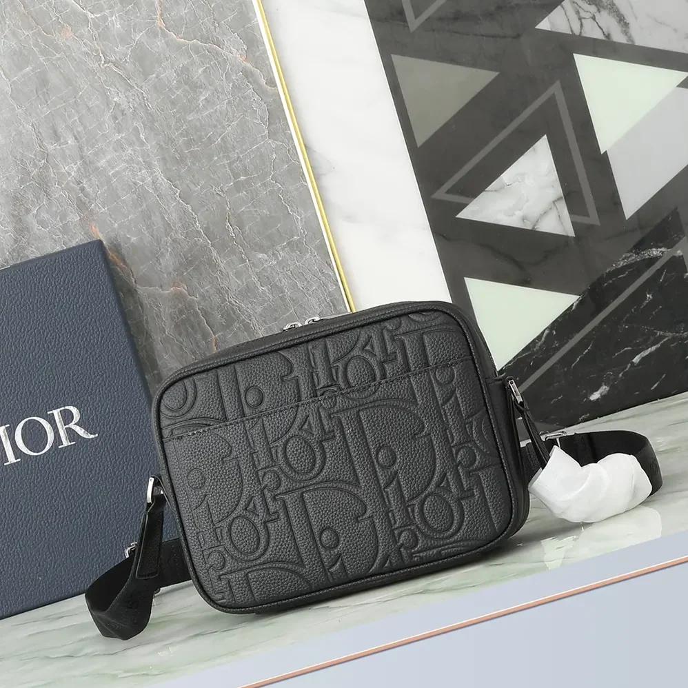 Dior Rider 2.0 Zipped Messenger Bag Black Dior Gravity Leather and Black Grained Calfskin for Men Dior Rider 2.0 Zipped Messenger Bag Black Dior Gravity Leather and Black Grained Calfskin for Men