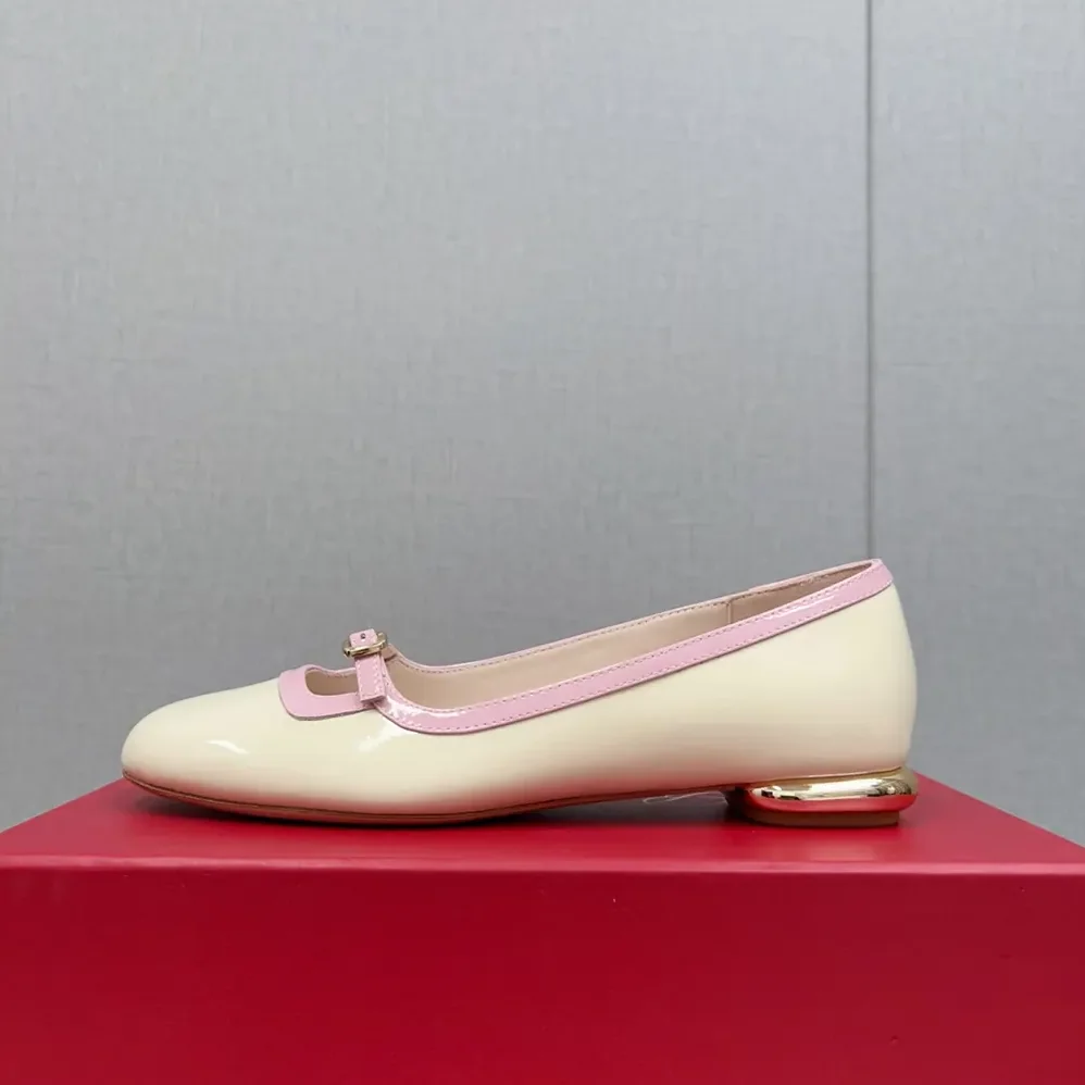 Roger Vivier Viv' Podium Ballerinas in Patent Leather for Women in White Roger Vivier Viv' Podium Ballerinas in Patent Leather for Women in White