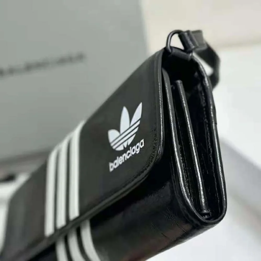 Balenciaga Balenciaga / Adidas Wallet on Strap in Black for Women Balenciaga Balenciaga / Adidas Wallet on Strap in Black for Women