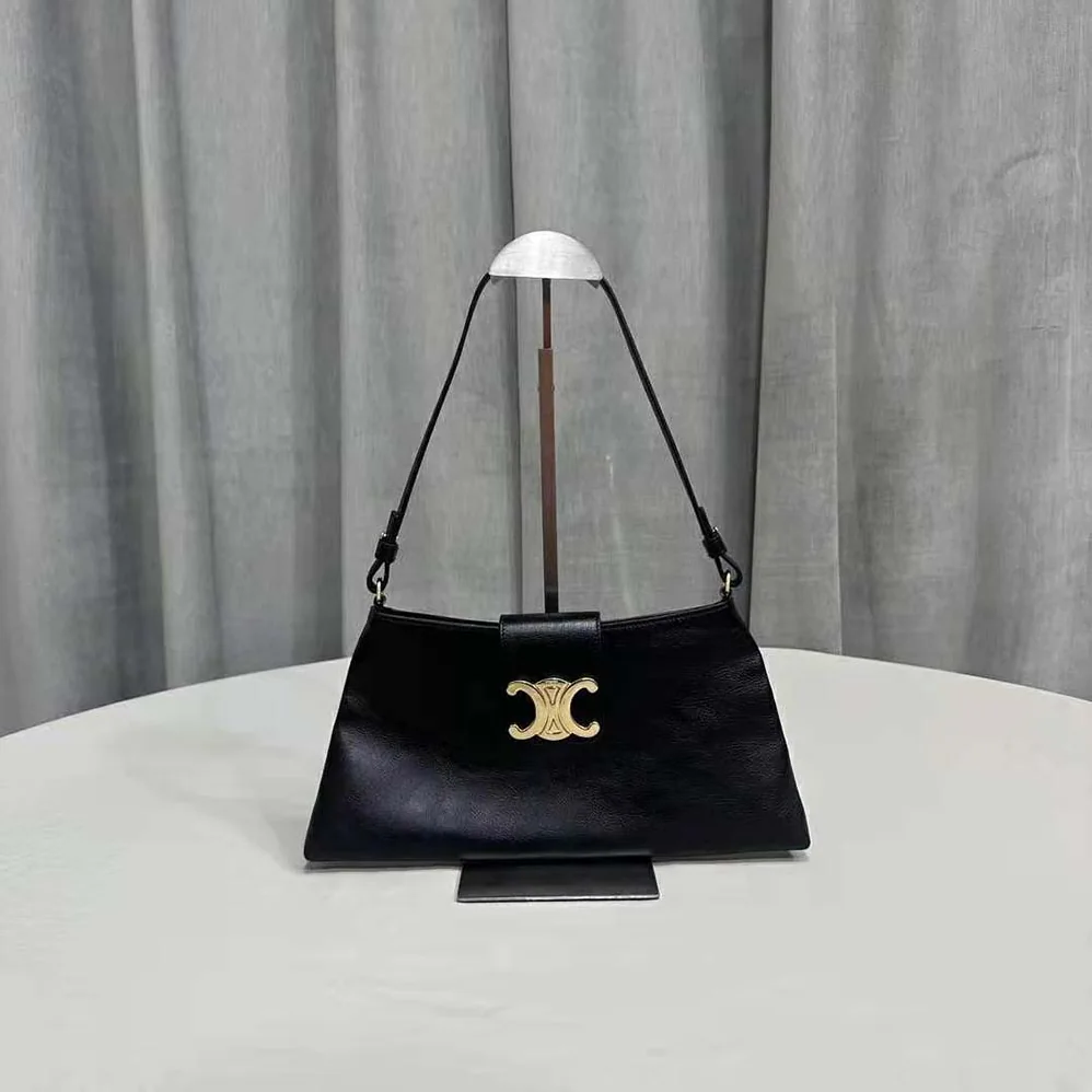 Celine Wiltern Clutch Triomphe Soft in Smooth Calfskin for Women in Black Celine Wiltern Clutch Triomphe Soft in Smooth Calfskin for Women in Black
