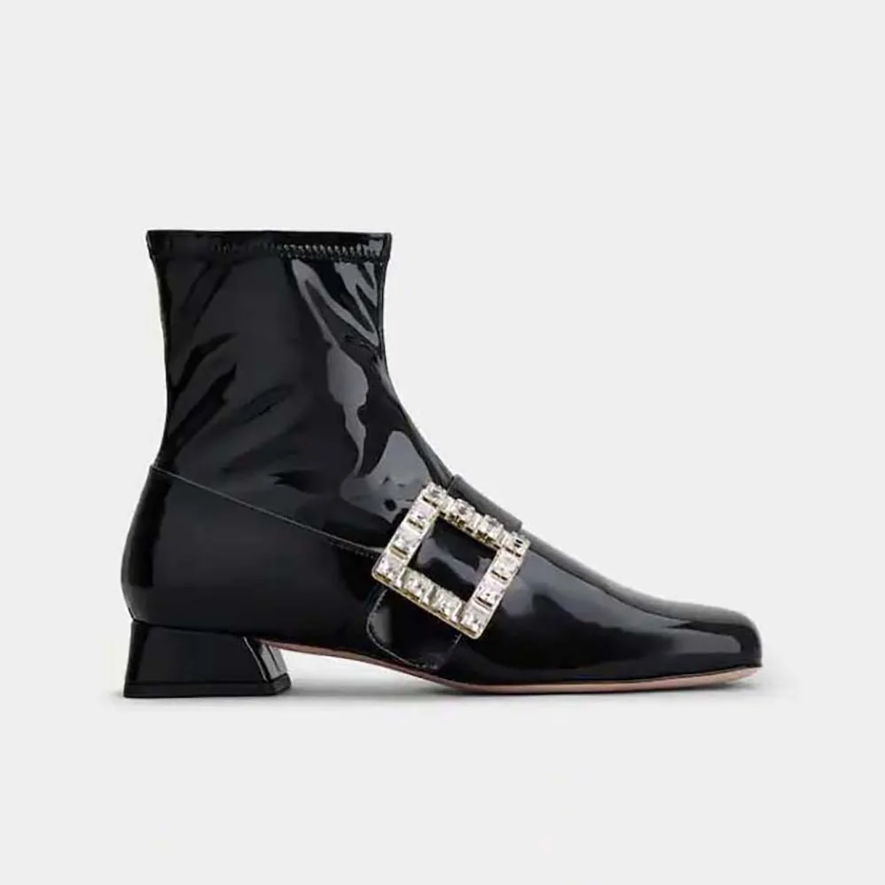 Roger Vivier Très Vivier Babies Strass Buckle Strech Boots in Patent Leather for Women in Black Roger Vivier Très Vivier Babies Strass Buckle Strech Boots in Patent Leather for Women in Black