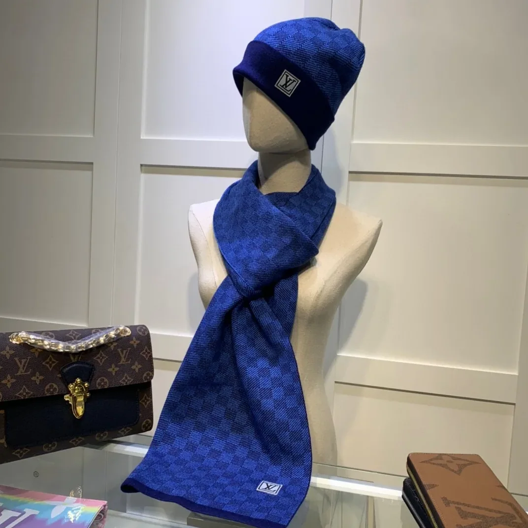 Louis Vuitton Beanie & Scarf Set In Red Louis Vuitton Beanie & Scarf Set In Red