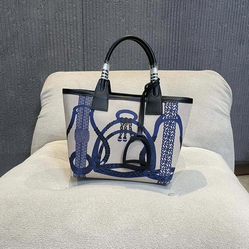 Hermes Steeple 25 Ecru Tote Bag for Unisex in Blue Hermes Steeple 25 Ecru Tote Bag for Unisex in Blue