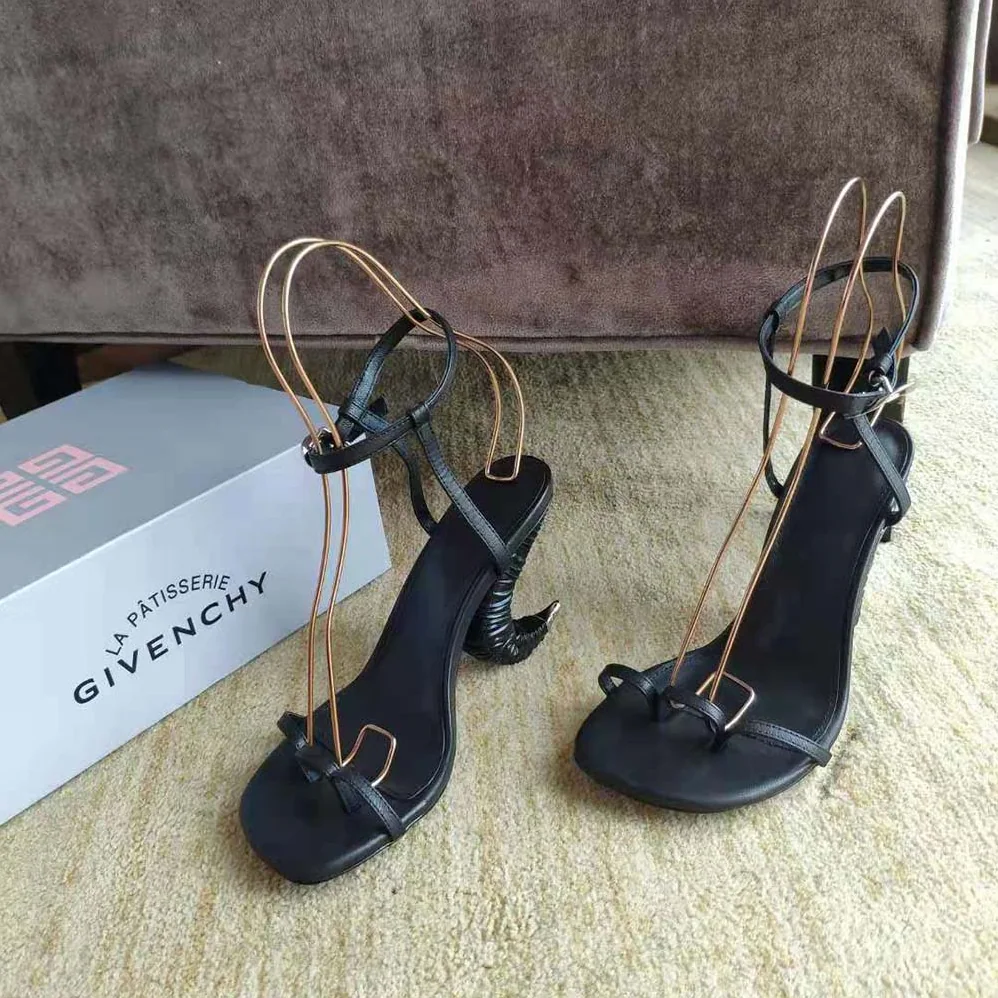 Givenchy Triple Toes Sandals in Leather with Horn Heel for Women in Black