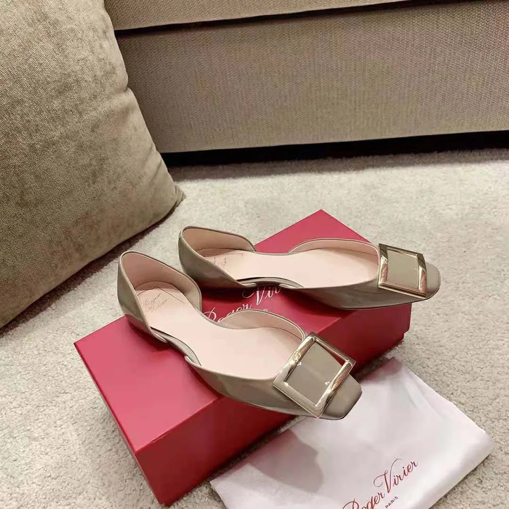 Roger Vivier Trompette Dorsay Metal Buckle Ballerinas in Patent Leather for Women in Beige Roger Vivier Trompette Dorsay Metal Buckle Ballerinas in Patent Leather for Women in Beige