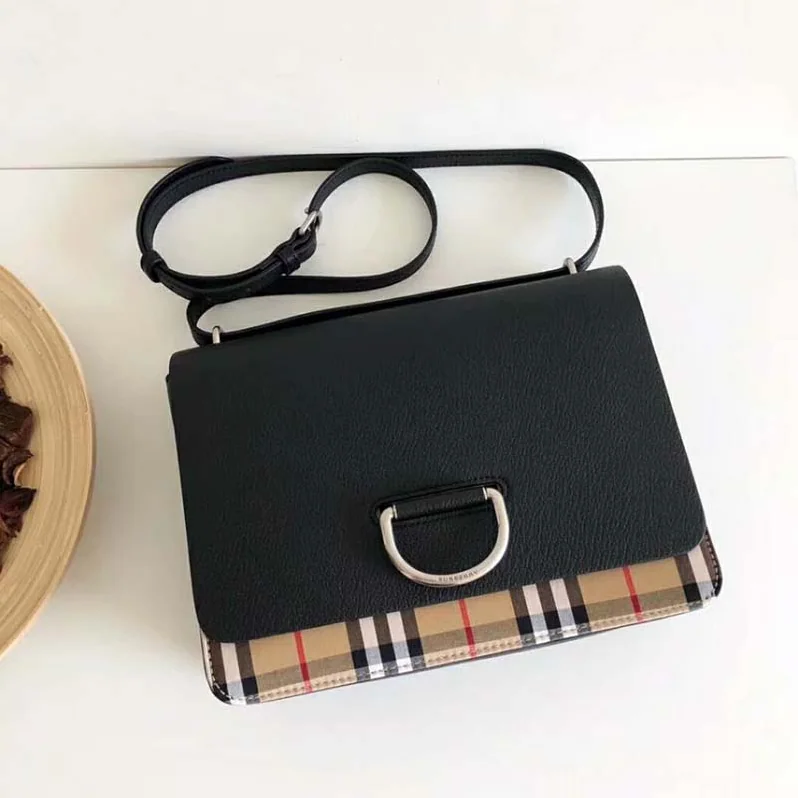 Burberry The Medium Vintage Check Leather D-Ring Bag for Women in Black