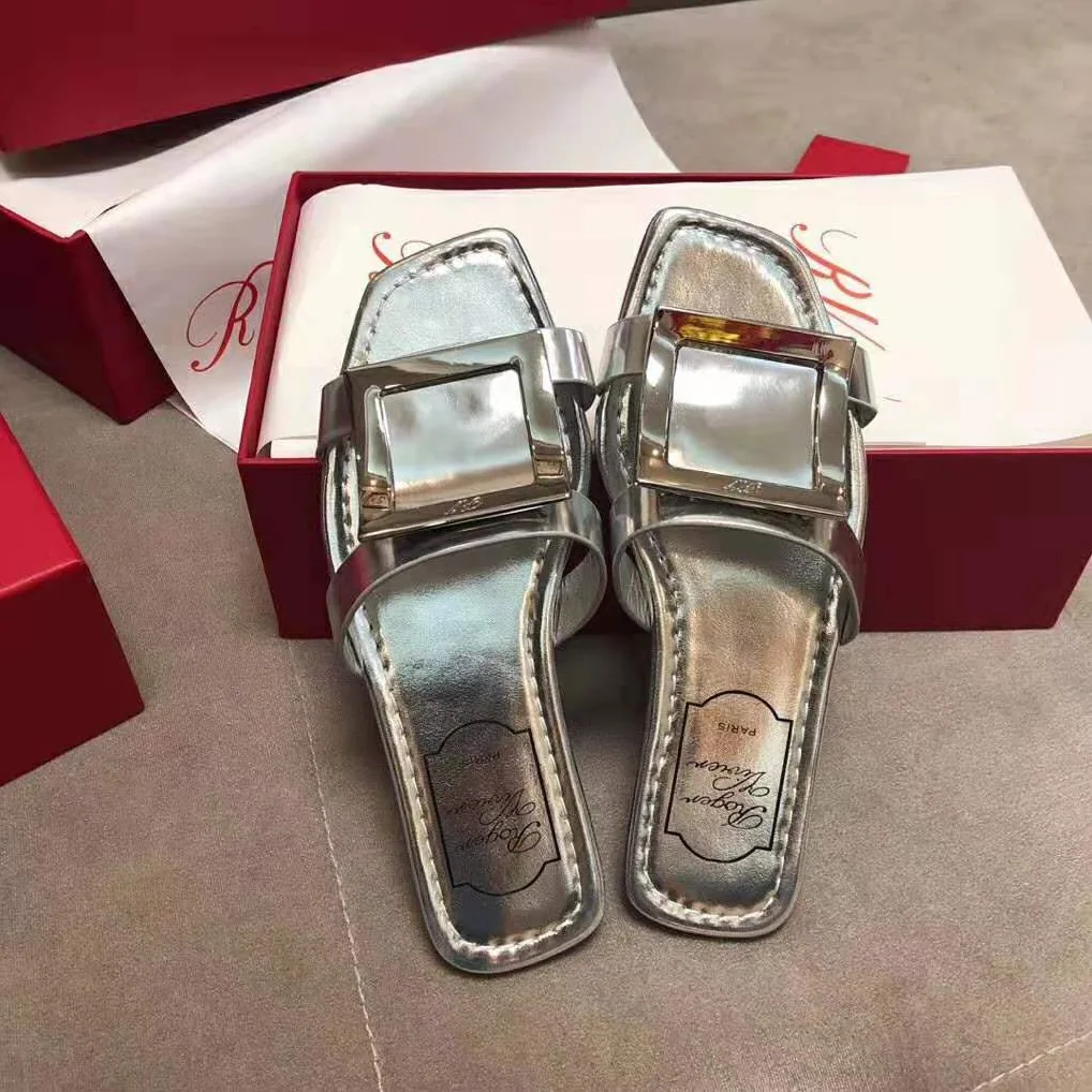 Roger Vivier Bikiviv' Mules Flat Sandals for Women in Silver Roger Vivier Bikiviv' Mules Flat Sandals for Women in Silver