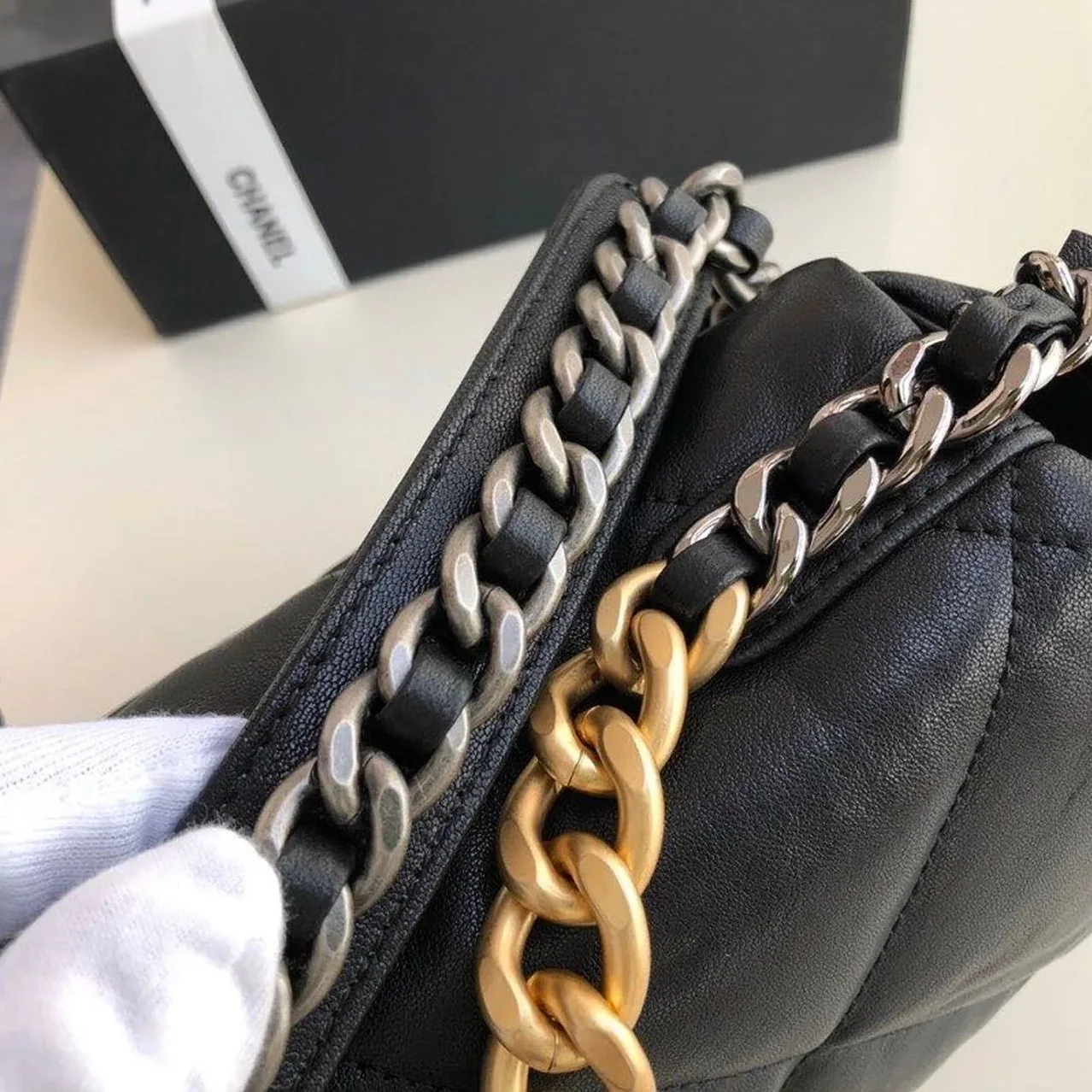 Chanel 19 HandBag Black / Chanel 19 HandBag Black /