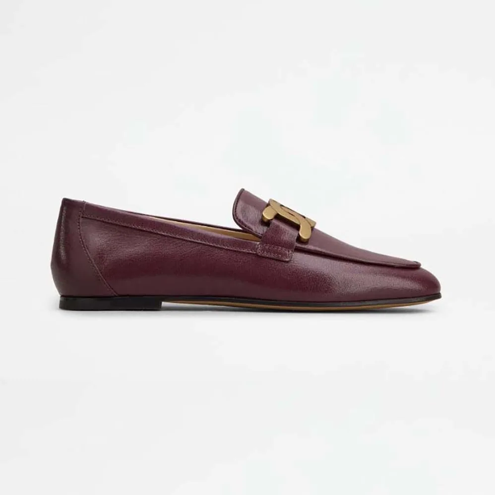 TODS Kate Loafers in Leather with A Metal Branded for Women in Maroon TODS Kate Loafers in Leather with A Metal Branded for Women in Maroon