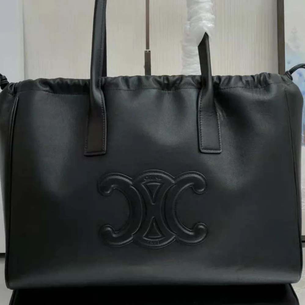 Celine Cabas Drawstring Cuir Triomphe in Smooth Calfskin for Women in Black Celine Cabas Drawstring Cuir Triomphe in Smooth Calfskin for Women in Black