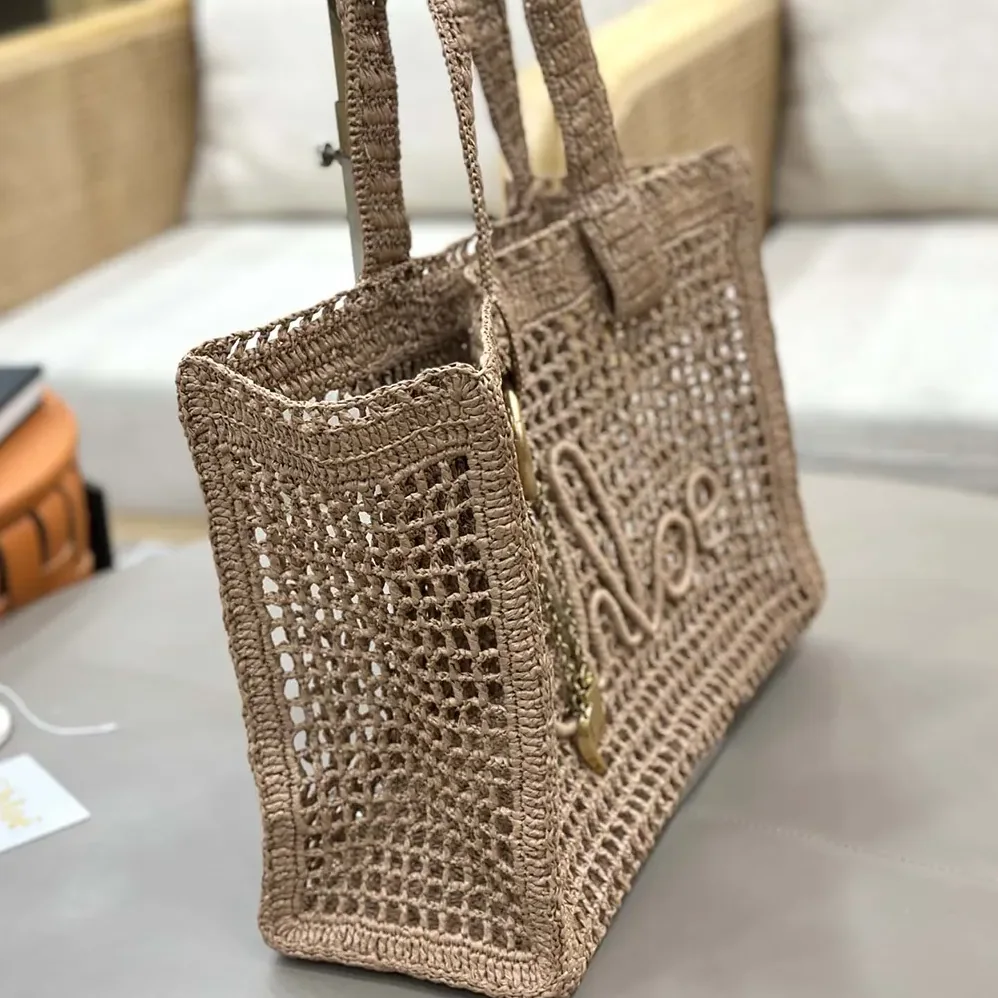 Chloe Summer Banana East-west Tote Bag in Raffia & Buffalo Leather for Women in Beige Chloe Summer Banana East-west Tote Bag in Raffia & Buffalo Leather for Women in Beige