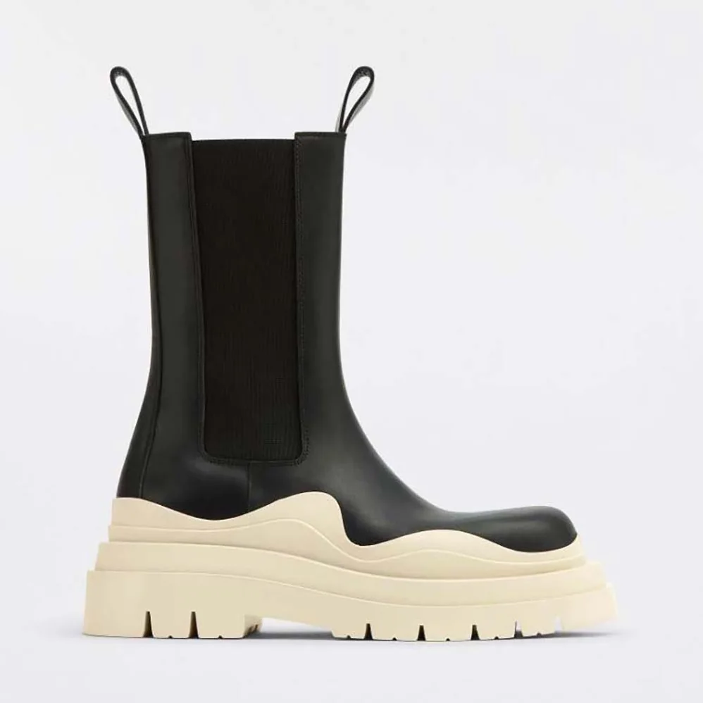 Bottega Veneta Tire Chelsea Boot in Calfskin Leather for Unisex in Beige Bottega Veneta Tire Chelsea Boot in Calfskin Leather for Unisex in Beige