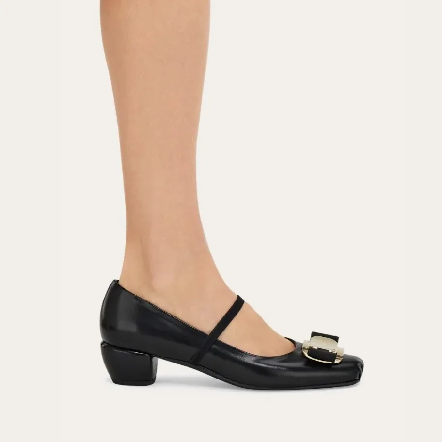 Ferragamo New Vara Plate Pump Black 01K093