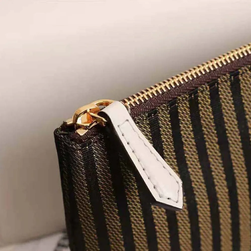 Fendi Wallet on Chain with Pouches Leather Mini-Bag for Women in White Fendi Wallet on Chain with Pouches Leather Mini-Bag for Women in White