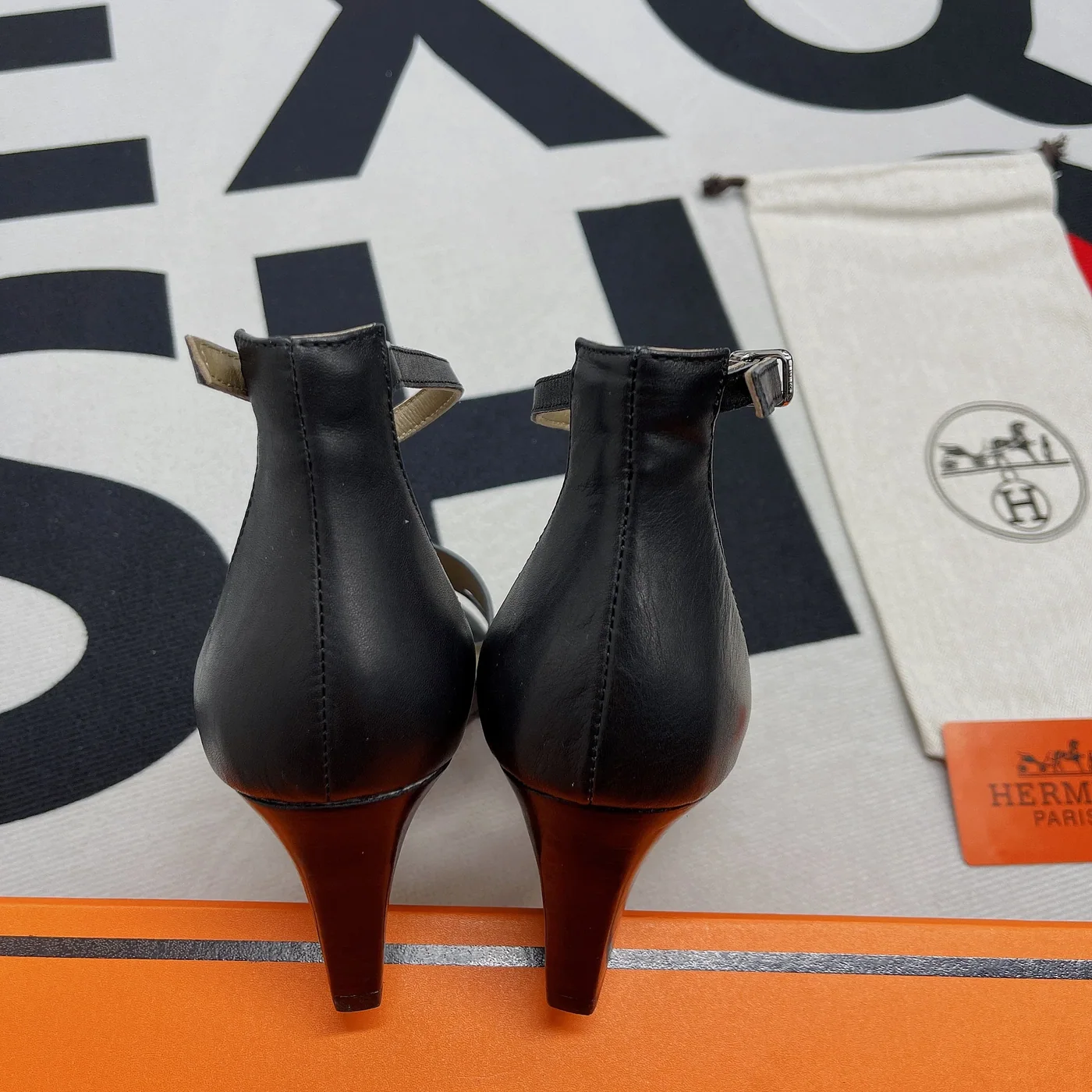 Hermes Legend Sandals Calfskin Leather Spring in Summer Collection Noir Hermes Legend Sandals Calfskin Leather Spring in Summer Collection Noir