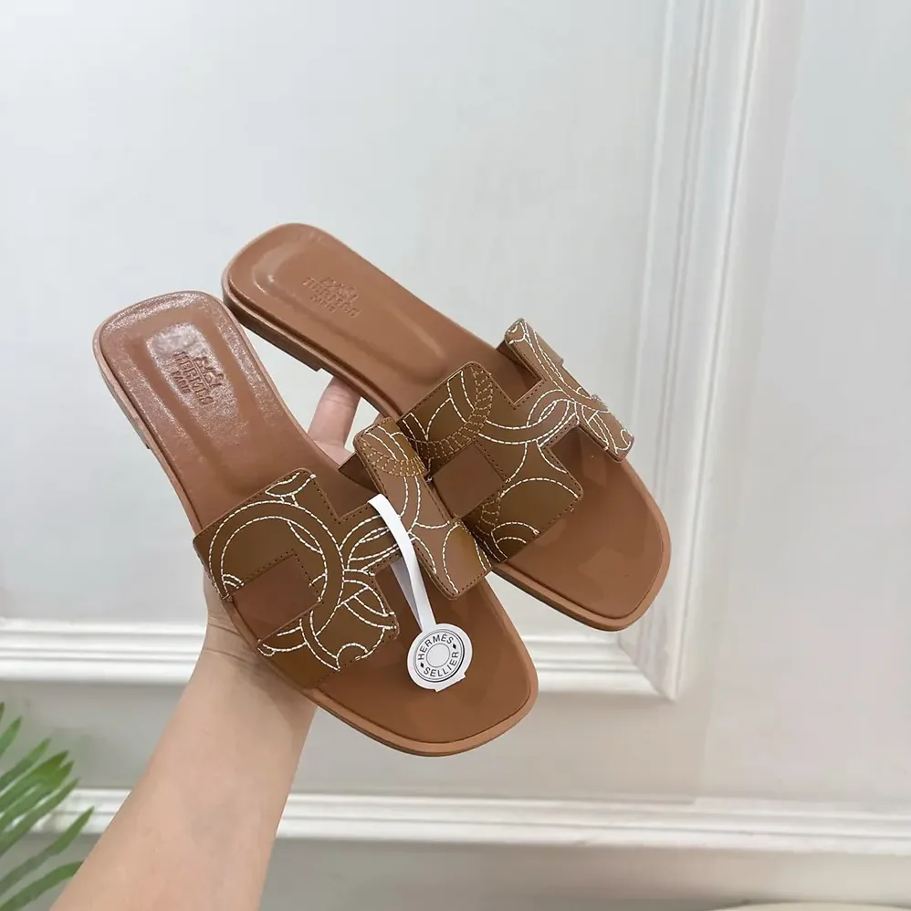 Hermes Oran sandal in “Panoplie Equestre” Embroidered Calfskin for Women in Brown Hermes Oran sandal in “Panoplie Equestre” Embroidered Calfskin for Women in Brown