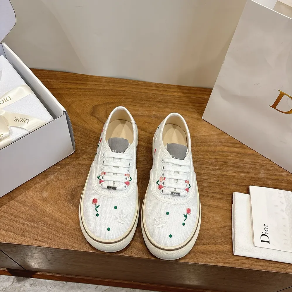 Dior Saltwind Sneaker White Cotton Embroidered with Multicolor Doves & Roses Motif for Unisex