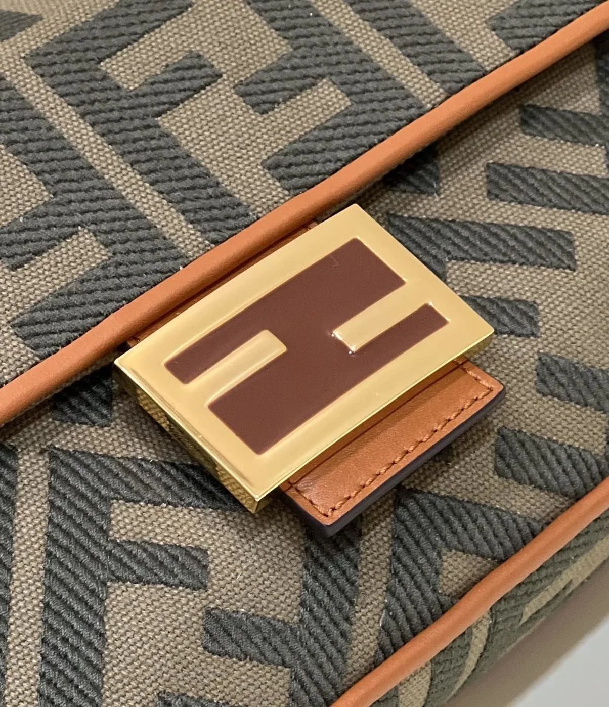 Fendi Baguette Khaki