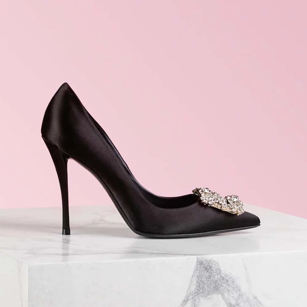 Roger Vivier Flower Strass Buckle Pumps 10.2 cm Heel for Women in Black Roger Vivier Flower Strass Buckle Pumps 10.2 cm Heel for Women in Black