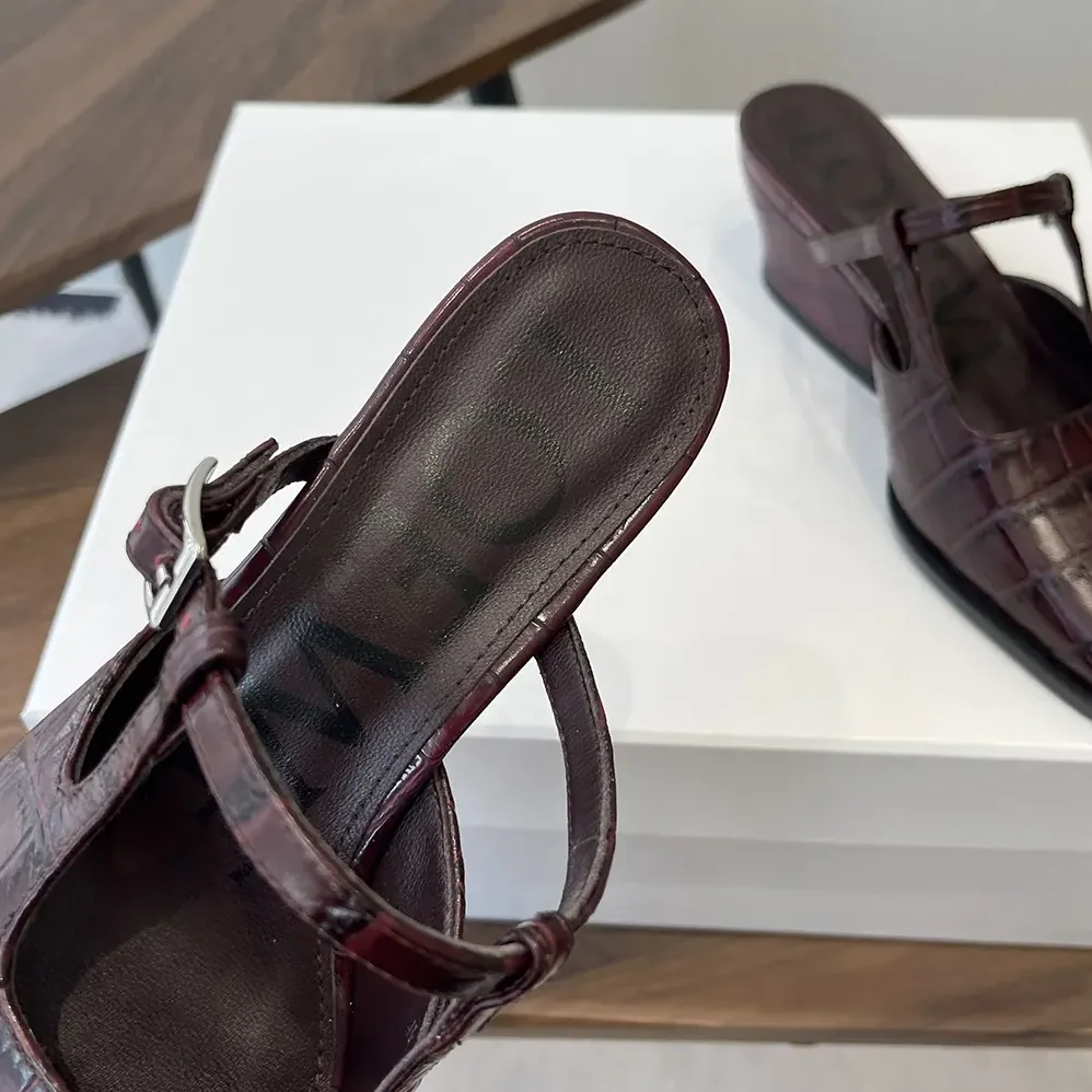 Loewe Onda Mule In Embossed Calfskin for Women Loewe Onda Mule In Embossed Calfskin for Women