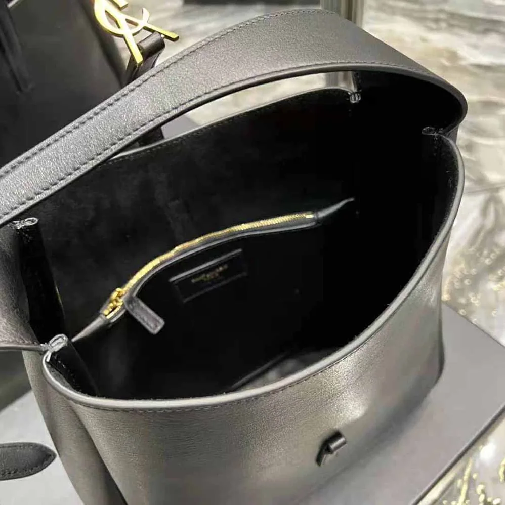 Saint Laurent YSL Le 5 à 7 Soft Small Hobo Bag in Smooth Leather for Women in Black Saint Laurent YSL Le 5 à 7 Soft Small Hobo Bag in Smooth Leather for Women in Black