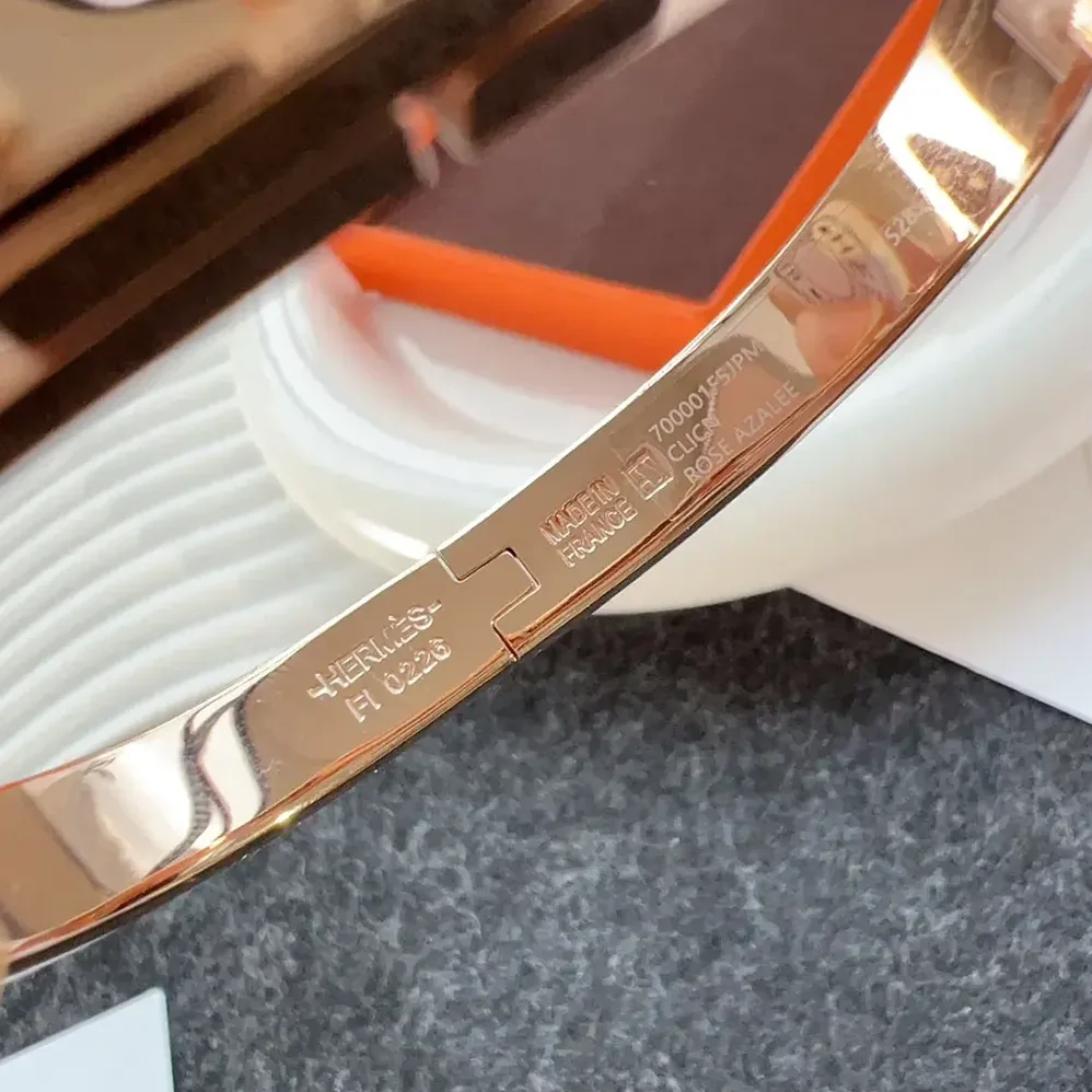 Hermes Mini Clic Kelly Bracelet for Unisex in White