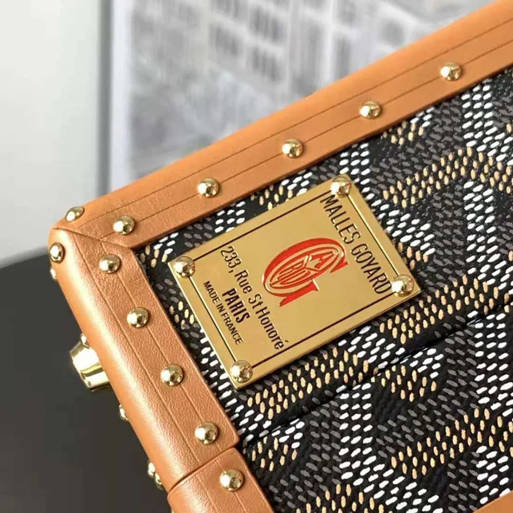 Goyard Sac Malle Grand Hôtel in Goyardine Canvas & Clamecy Calfskin for Women in Brown Goyard Sac Malle Grand Hôtel in Goyardine Canvas & Clamecy Calfskin for Women in Brown