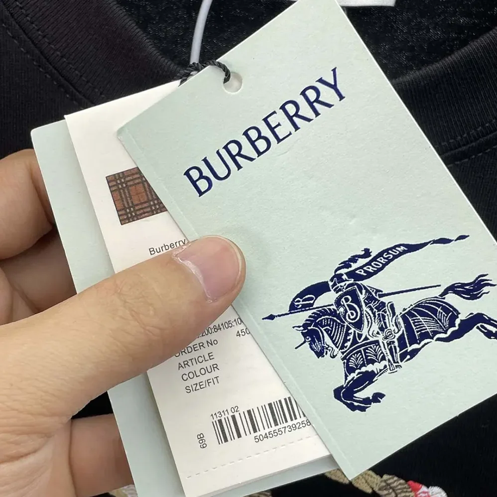 Burberry Check Knight Stamp Cotton T-shirt for Women in Black Burberry Check Knight Stamp Cotton T-shirt for Women in Black
