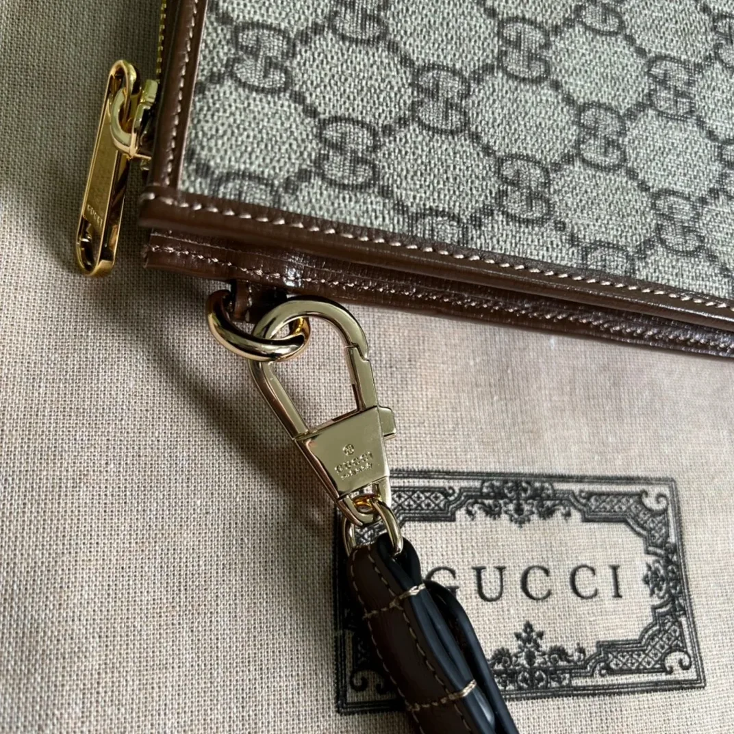 Pouch With Interlocking G Brown / Pouch With Interlocking G Brown /