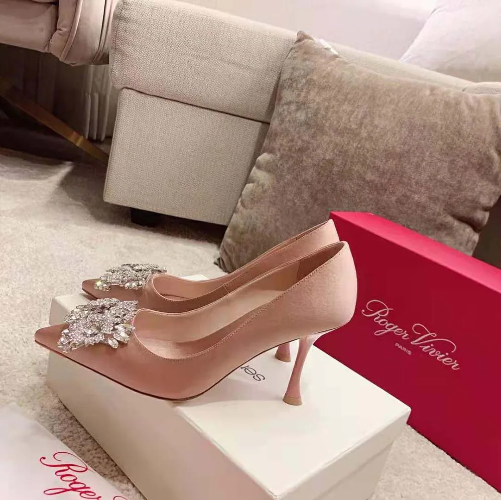 Roger Vivier RV Bouquet Strass Buckle Pumps in Satin for Women in Sandy Roger Vivier RV Bouquet Strass Buckle Pumps in Satin for Women in Sandy