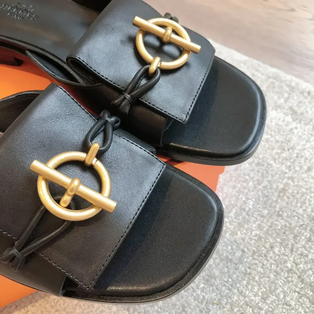 Hermes Isle Sandal in Calfskin Leather-Black H241145Z for Women