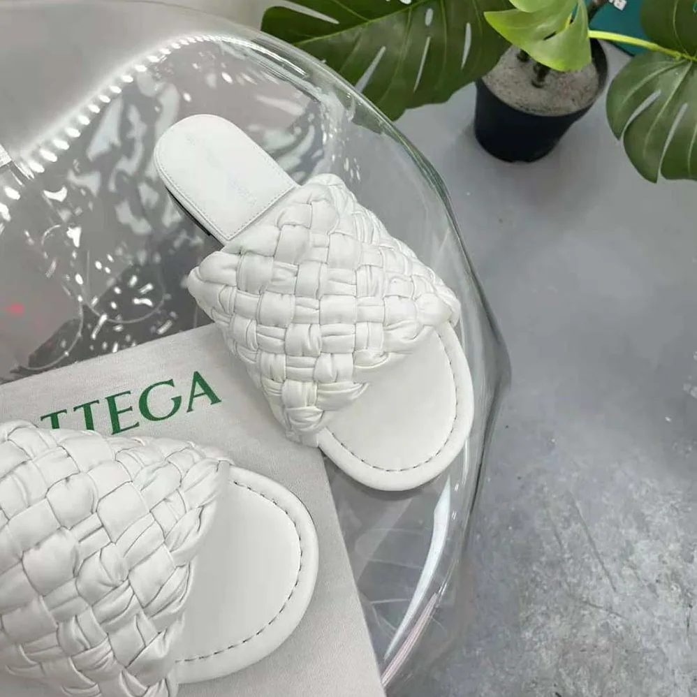 Bottega Veneta Dot Wave Intreccio Pleated Leather Flat Sandals for Women in White