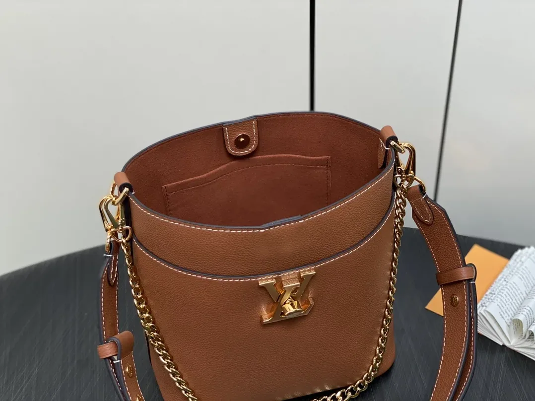 Louis Vuitton Lock and Walk Brown / Louis Vuitton Lock and Walk Brown /