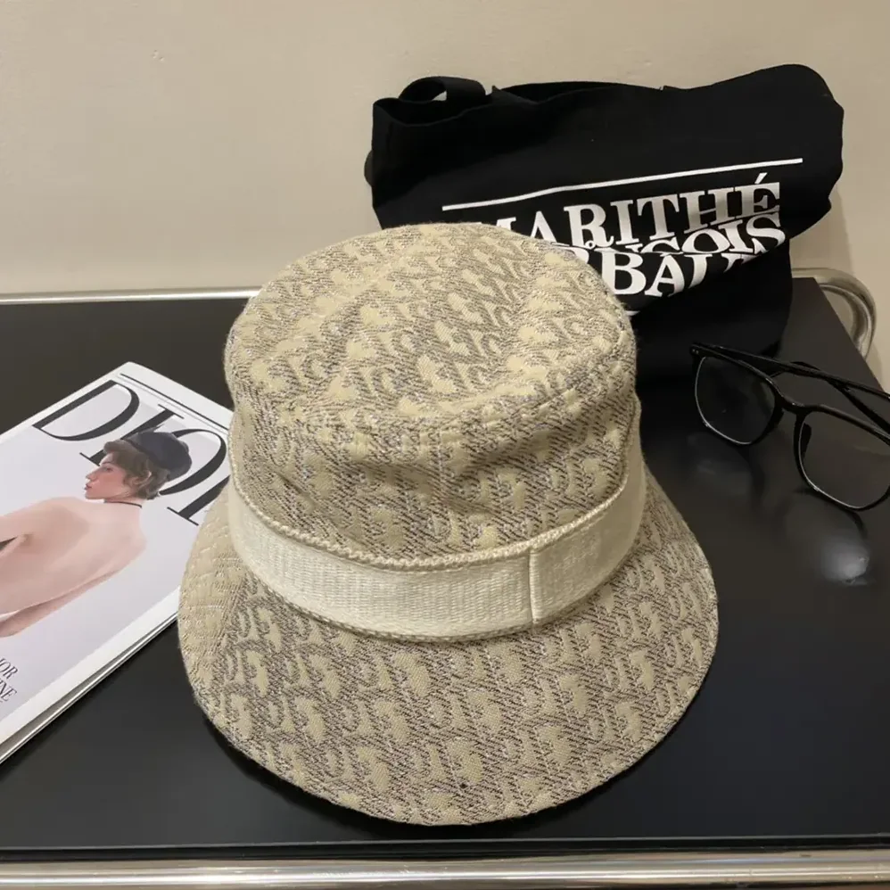 Dior D-Bobby Dior Oblique Small Brim Bucket Hat White and Gold for Unisex in Tone Embroidery Dior D-Bobby Dior Oblique Small Brim Bucket Hat White and Gold for Unisex in Tone Embroidery
