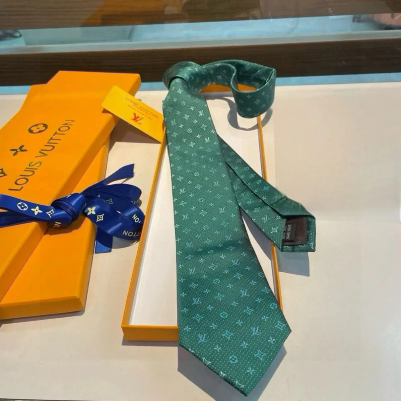 Louis Vuitton Monogram Silk Tie Green Louis Vuitton Monogram Silk Tie Green
