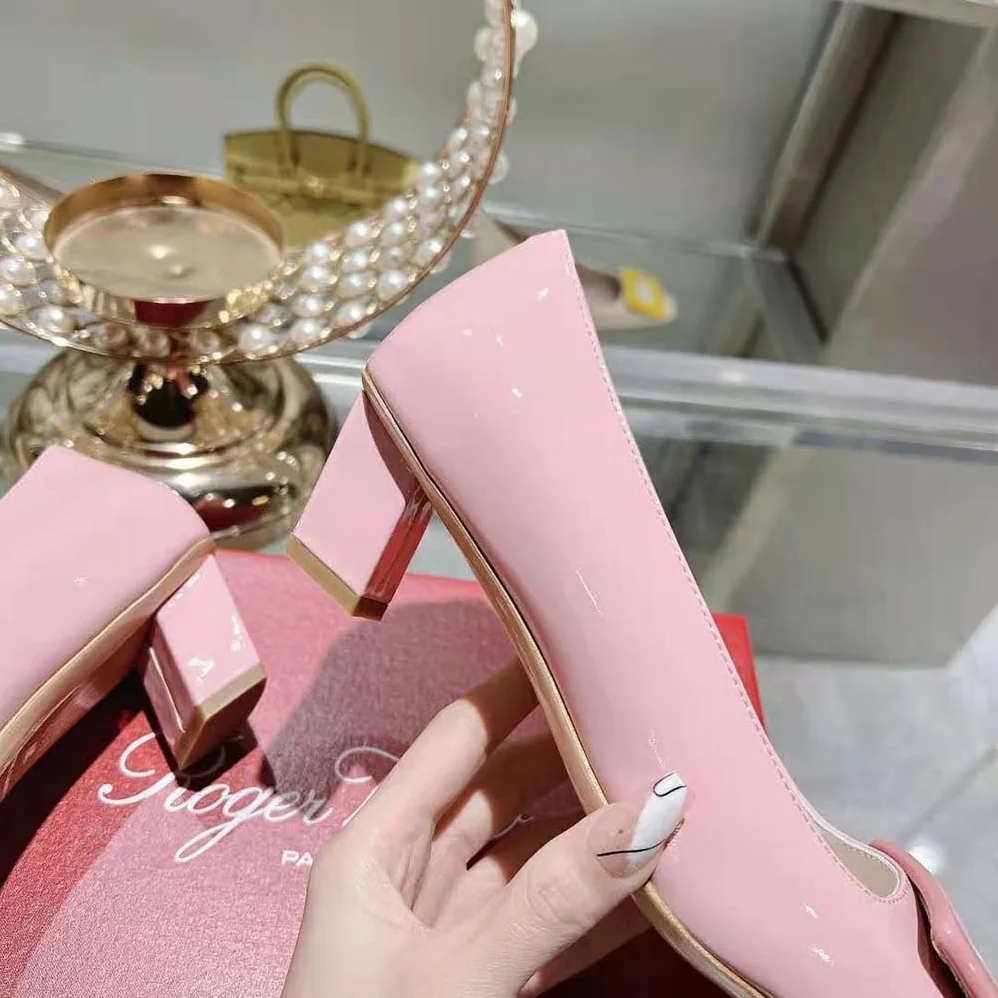 Roger Vivier Patent Leather Belle Vivier Pumps for Women in Pink Roger Vivier Patent Leather Belle Vivier Pumps for Women in Pink