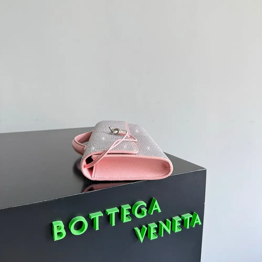 Bottega Veneta Andiamo Clutch for Women in Rose
