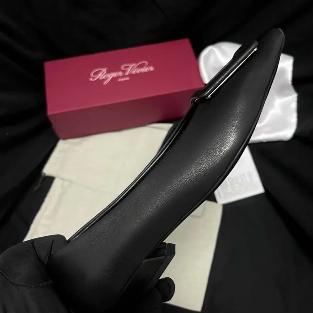 Roger Vivier Viv In The City Ballerinas In Leather Black for Women Roger Vivier Viv In The City Ballerinas In Leather Black for Women