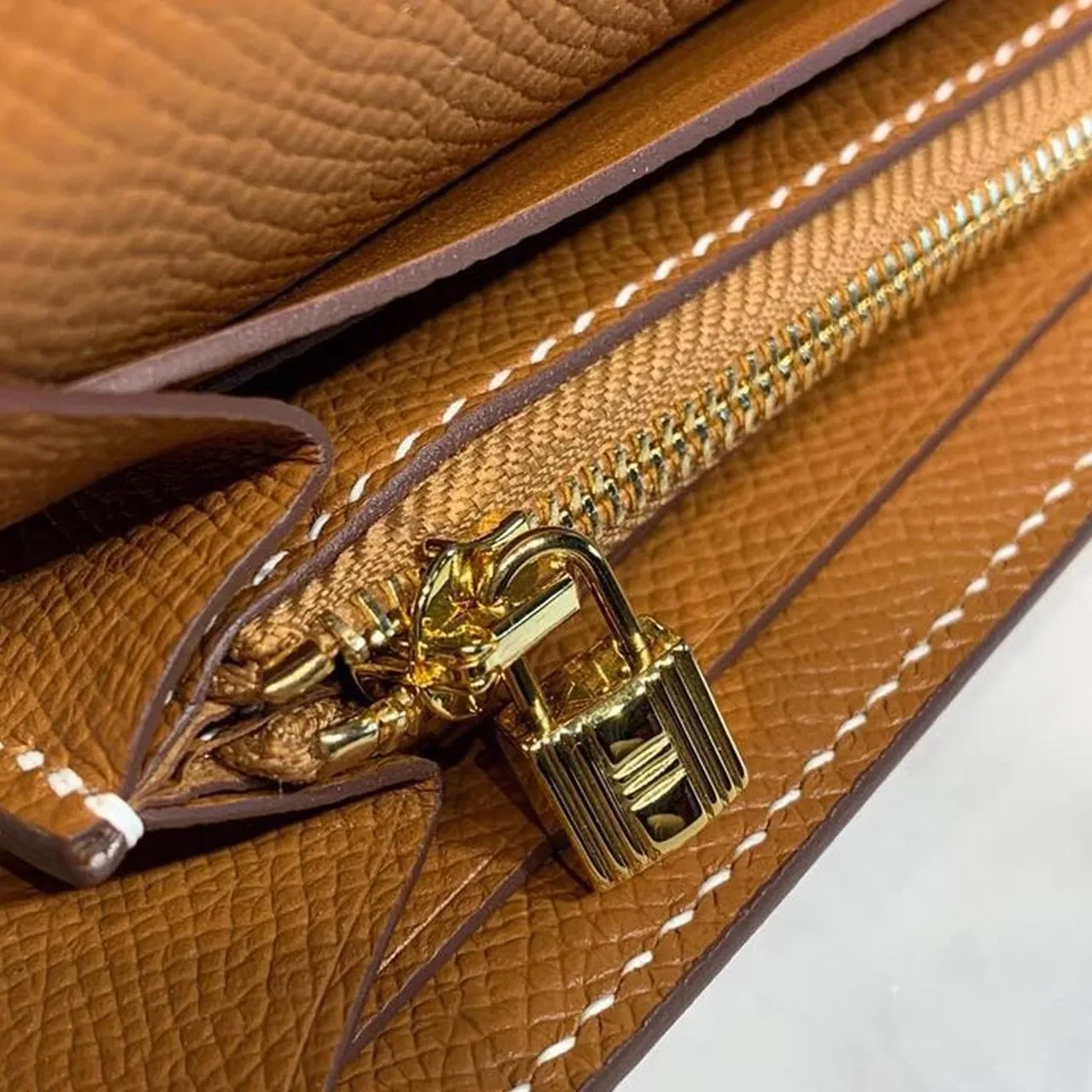 Hermes Kelly Wallet To Go Woc Brown With Gold Toned Hardware Bag / Hermes Kelly Wallet To Go Woc Brown With Gold Toned Hardware Bag /