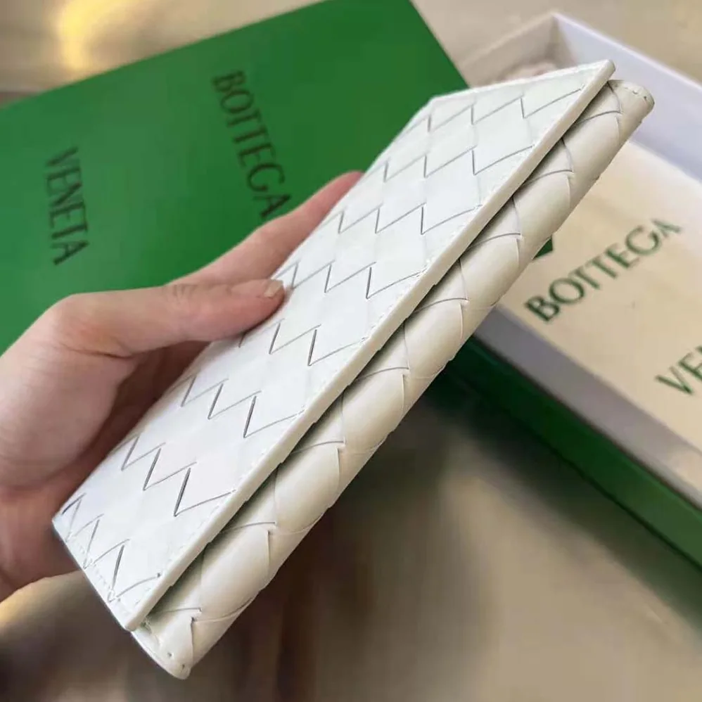 Bottega Veneta Long Intrecciato Wallet for Unisex in White Bottega Veneta Long Intrecciato Wallet for Unisex in White