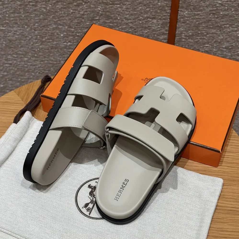 Hermes Chypre Sandal for Unisex in Beige Nomade Hermes Chypre Sandal for Unisex in Beige Nomade