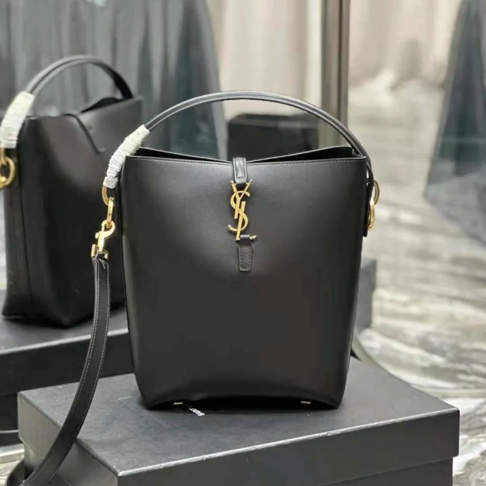 Saint Laurent YSL Le 37 in Shiny Leather for Women in Black